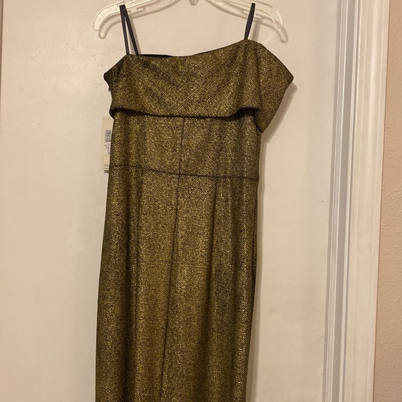 Beautiful Formal Evening Gown - Picture 2 of 4